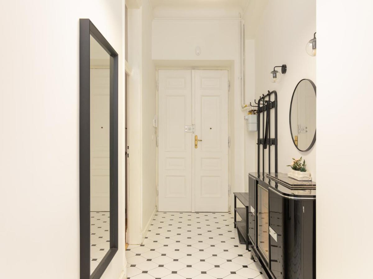 Marszalkowska 58 - Classy Two Bedroom Apartment With Balcony By Noclegi Renters Warsawa Bagian luar foto