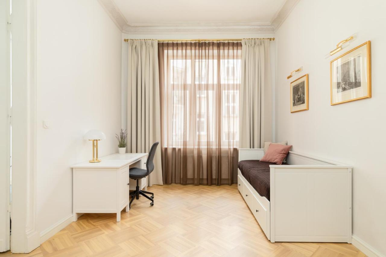 Marszalkowska 58 - Classy Two Bedroom Apartment With Balcony By Noclegi Renters Warsawa Bagian luar foto