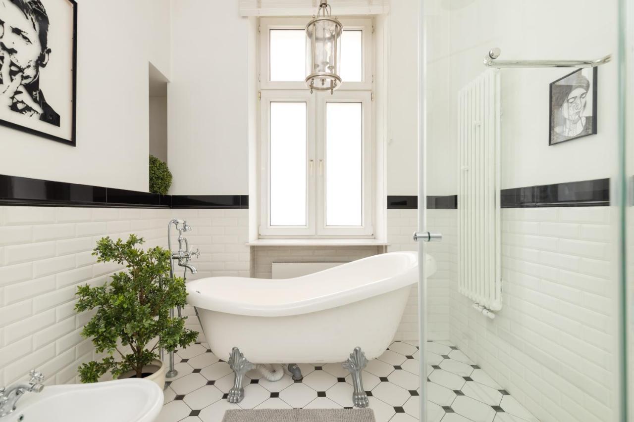 Marszalkowska 58 - Classy Two Bedroom Apartment With Balcony By Noclegi Renters Warsawa Bagian luar foto